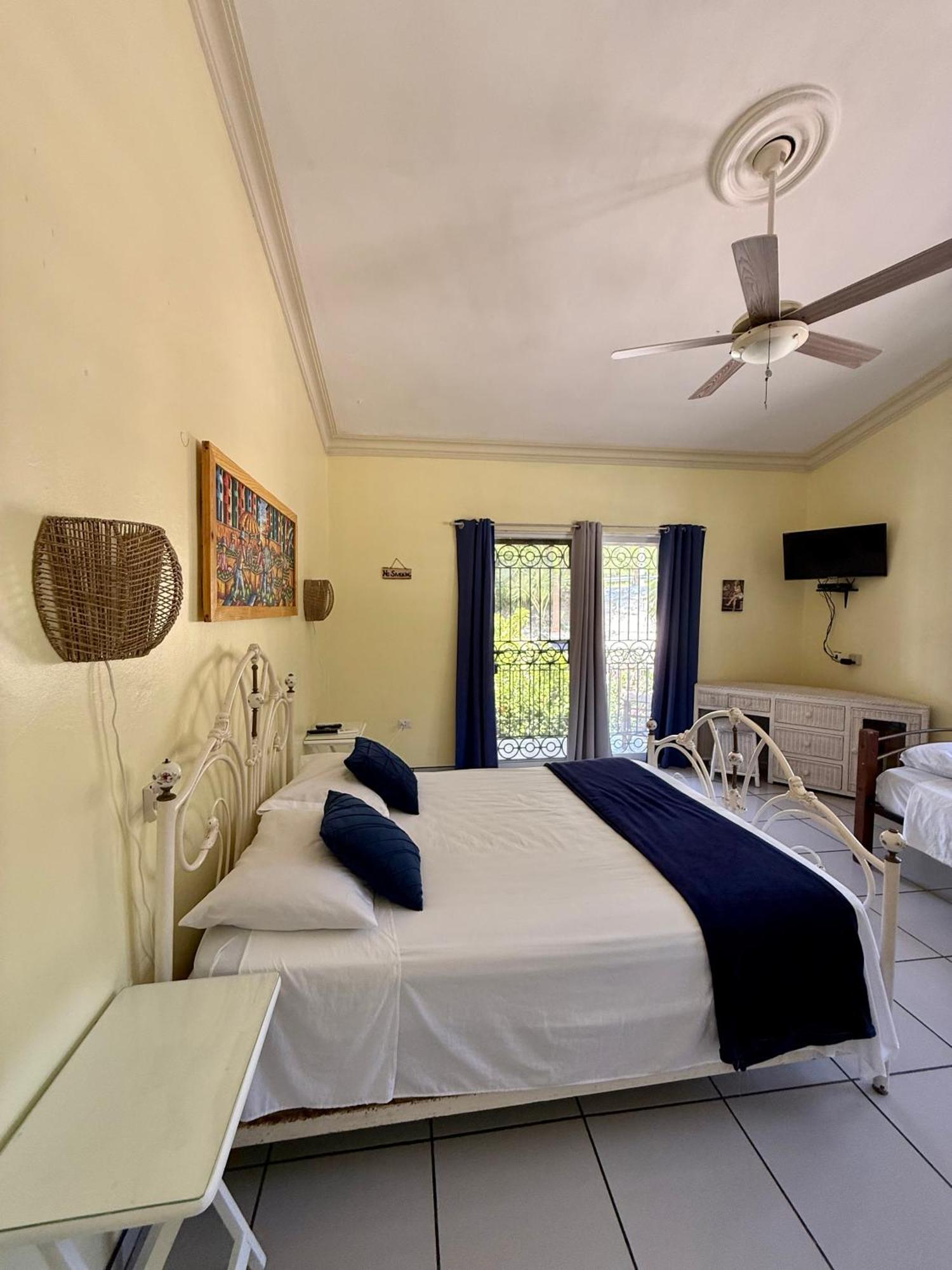 Hotel Al Mare Barahona ภายนอก รูปภาพ